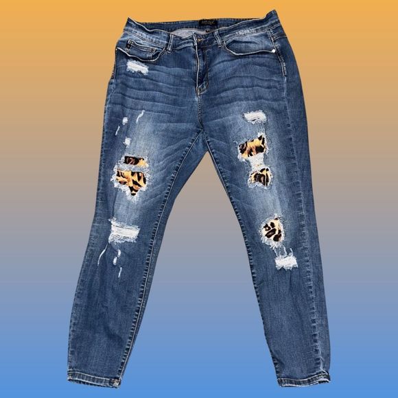Plus Size Judy Blue Leopard Patch High Waist Ankle Crop Skinny Fit Jeans Size 18 - Picture 1 of 5
